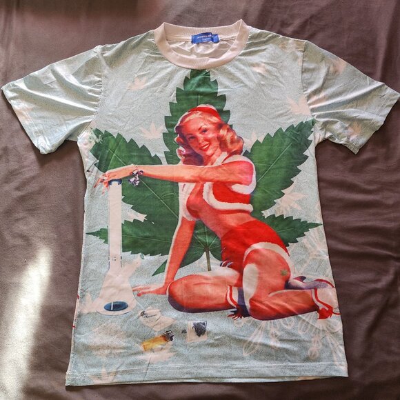 Holiday shirt 420 pinup girl - Picture 1 of 3